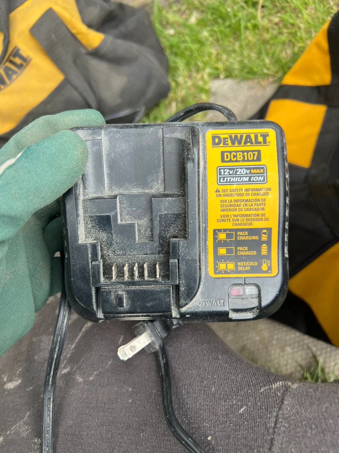 DEWALT DCB107 12V/20V MAX Lithium Ion Battery Charger