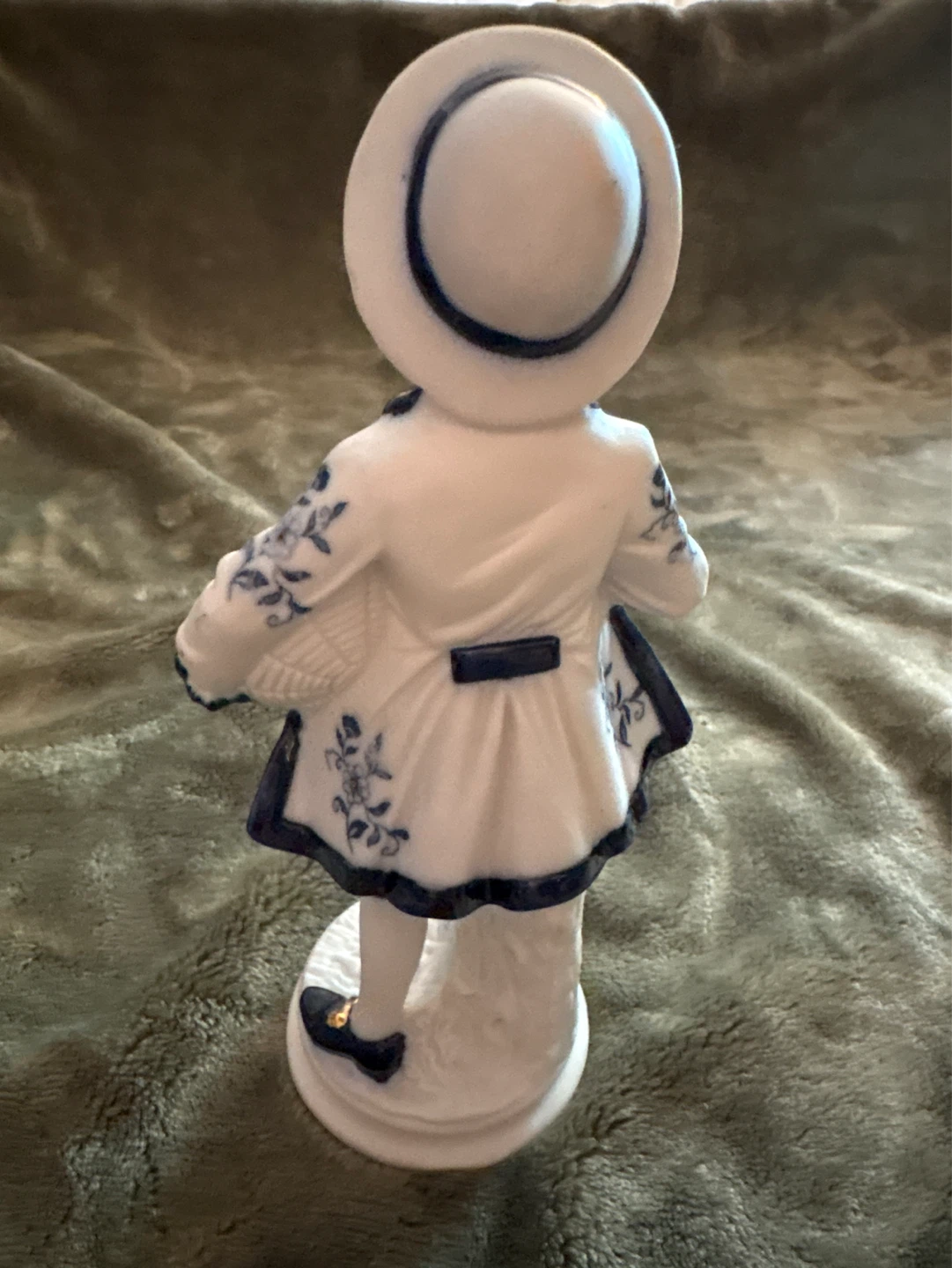 Vintage Porcelain Figurine - Man with Fruit Basket - photo 2