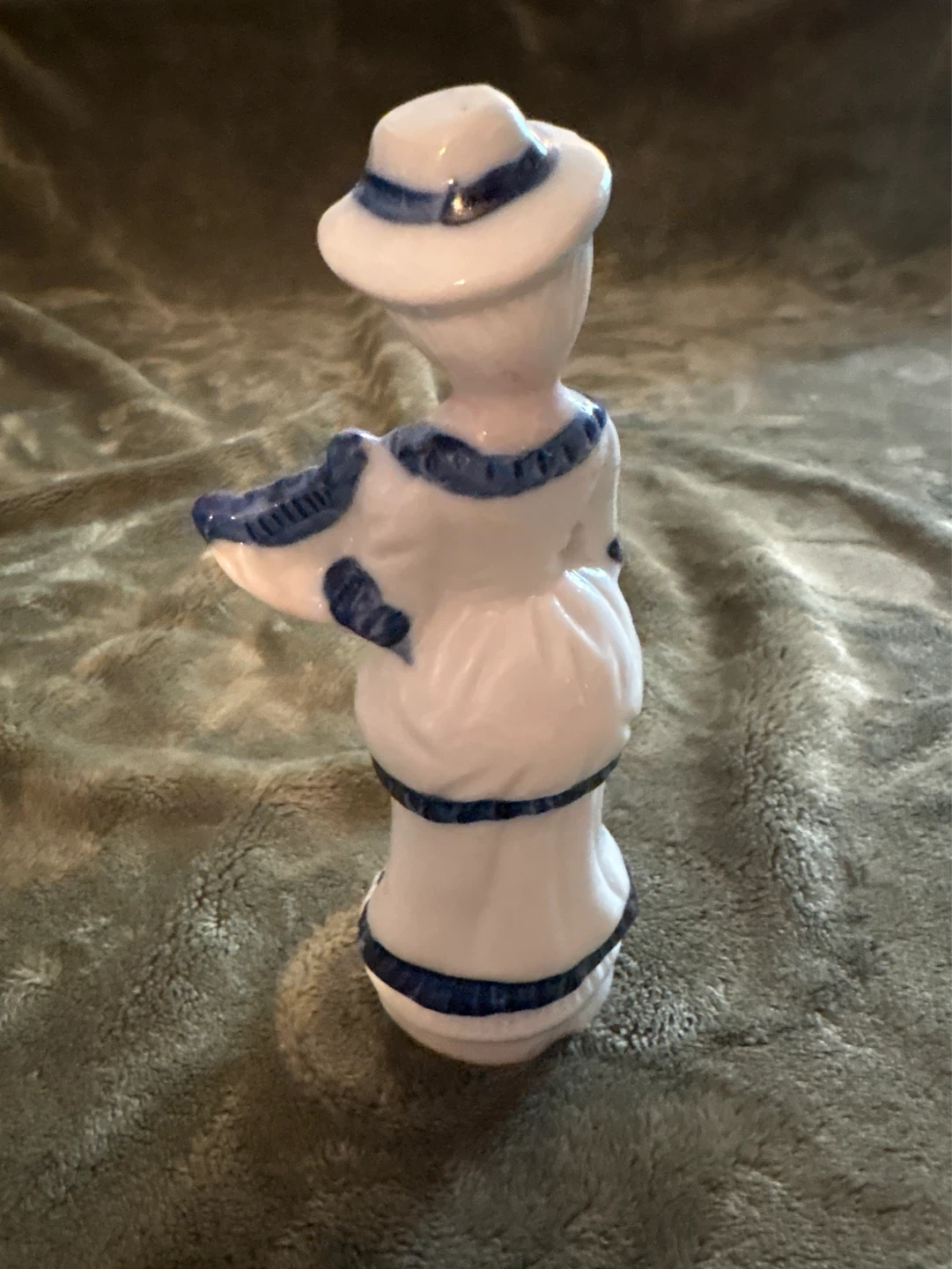 Ceramic Figurine of a Woman with Lyre - photo 2