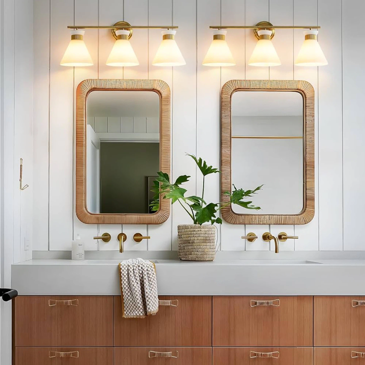 Bathroom light fixture - photo 2