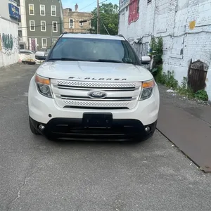 2014 White Ford Explorer Limited