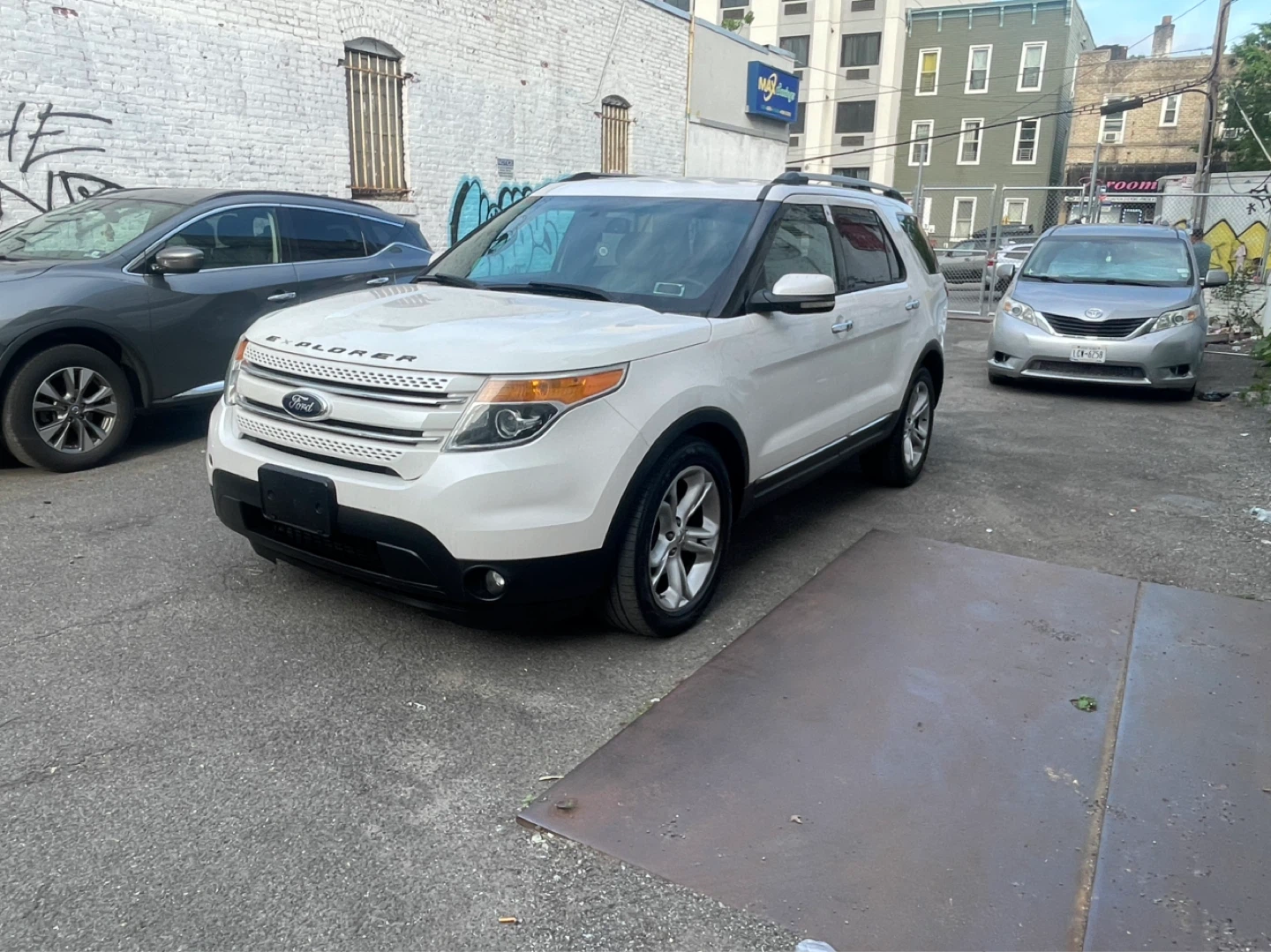 2014 White Ford Explorer Limited - photo 2