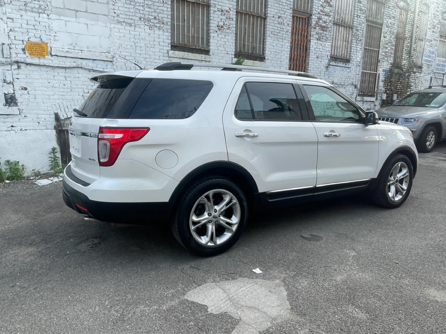 2014 White Ford Explorer Limited - photo 4
