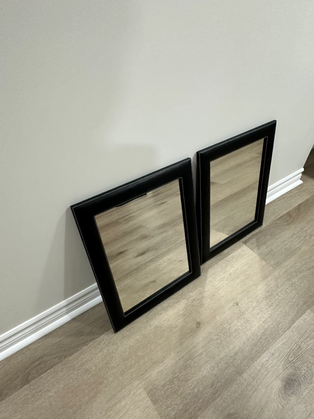 Set of 2 Black Faux Leather Framed Mirrors - photo 3