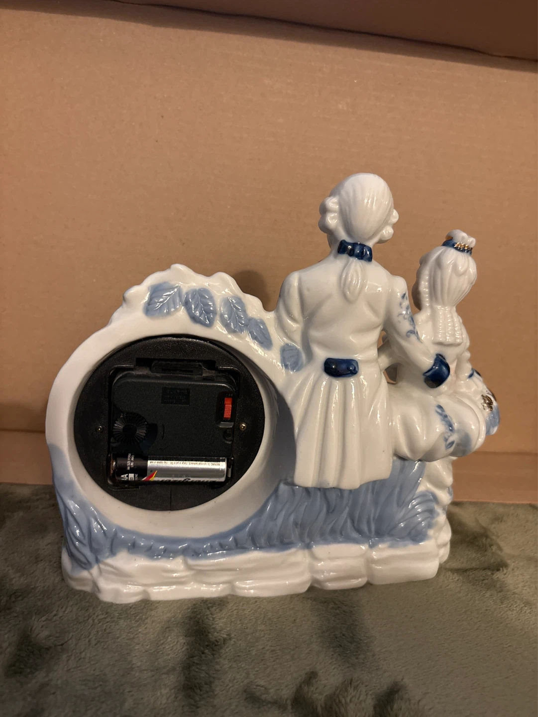 Vintage Porcelain Figurine Clock - photo 2
