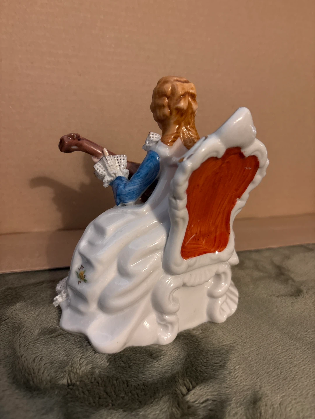Ceramic Figurine of a Woman Playing a Lute - photo 2