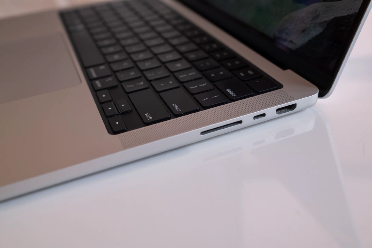 MacBook Pro 14 - M3 Pro - 18GB - 512SSD - photo 2