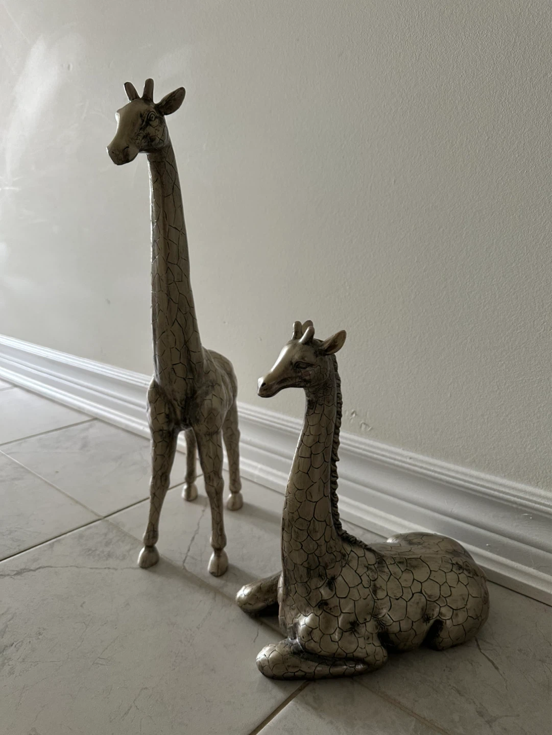 Decorative Giraffe Statues Set - photo 2