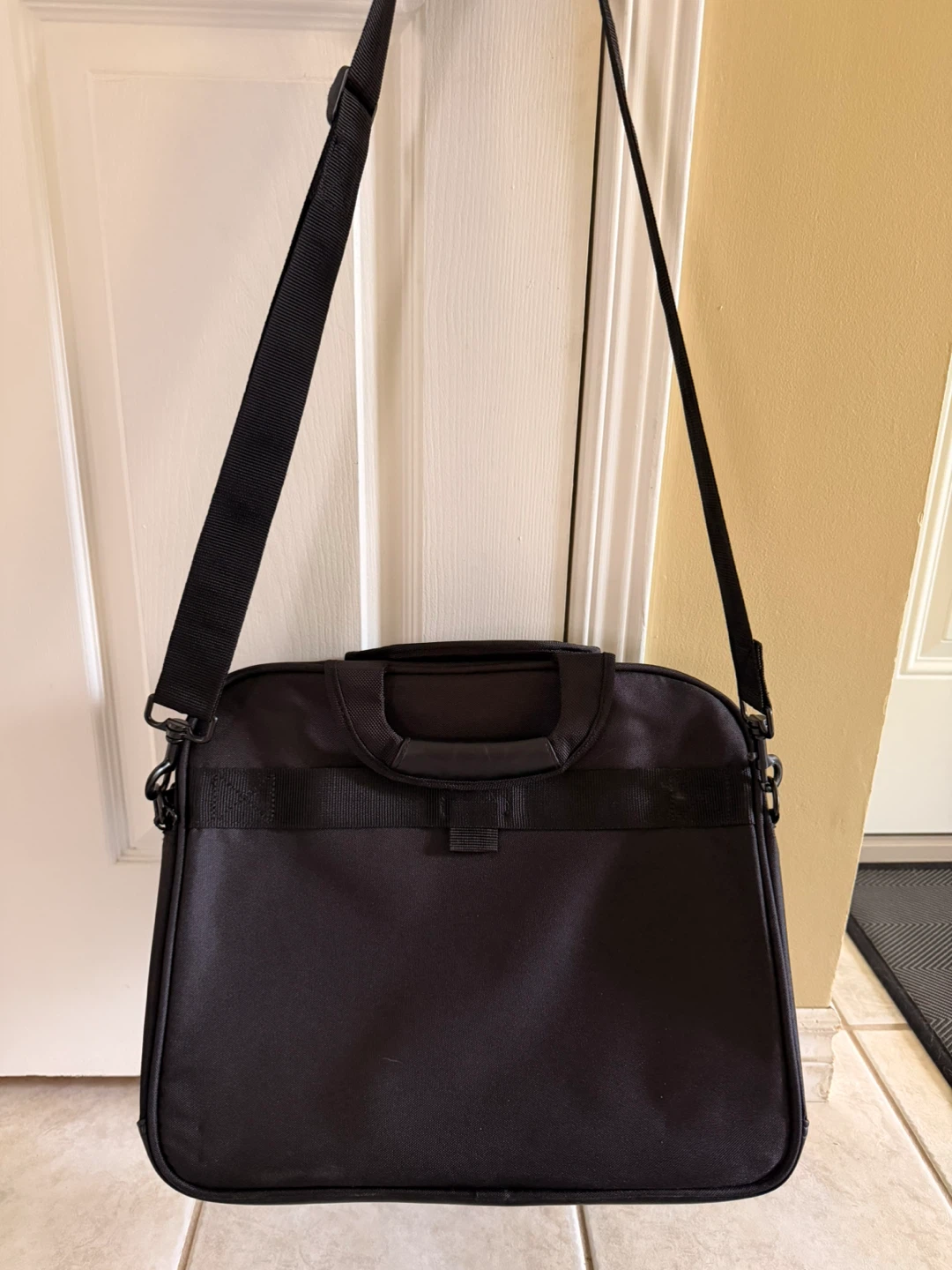 Targus Black Laptop Bag with Shoulder Strap - photo 2