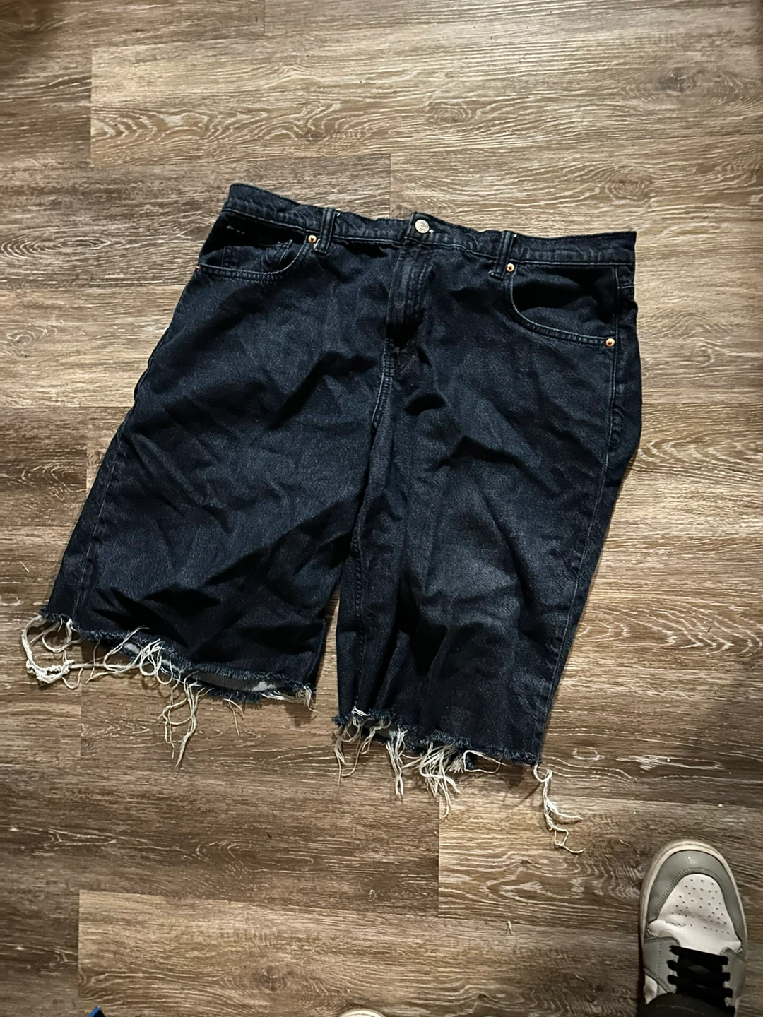 Dark Washed Baggy Distressed Jean Shorts ⚽