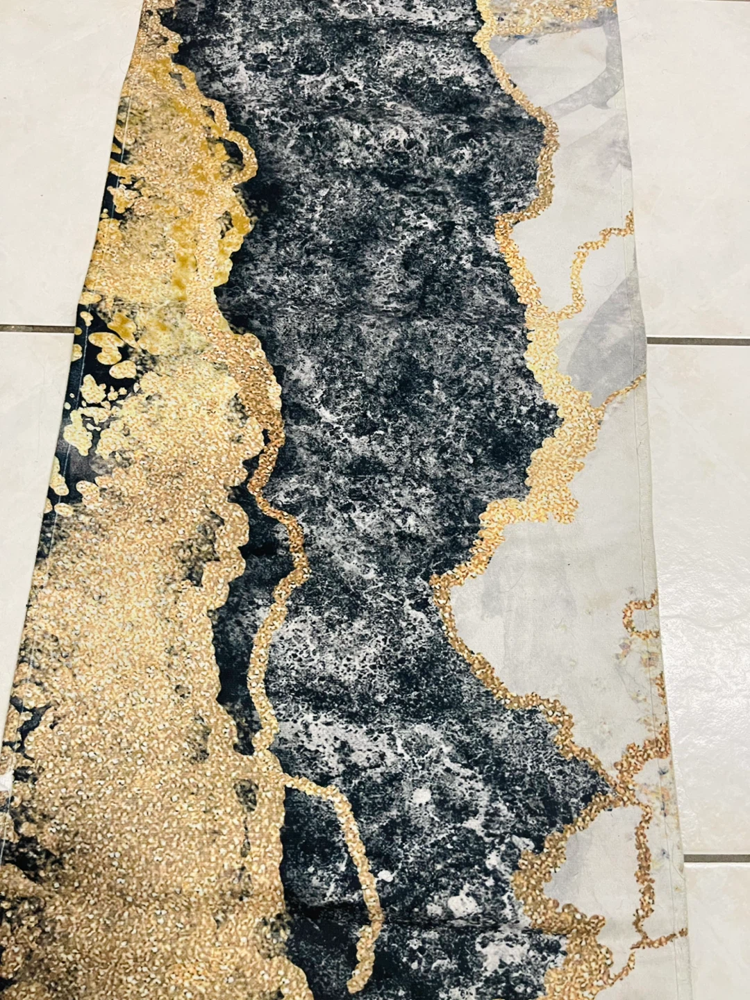 ⚽ Runner Rug with Marble and Gold Design