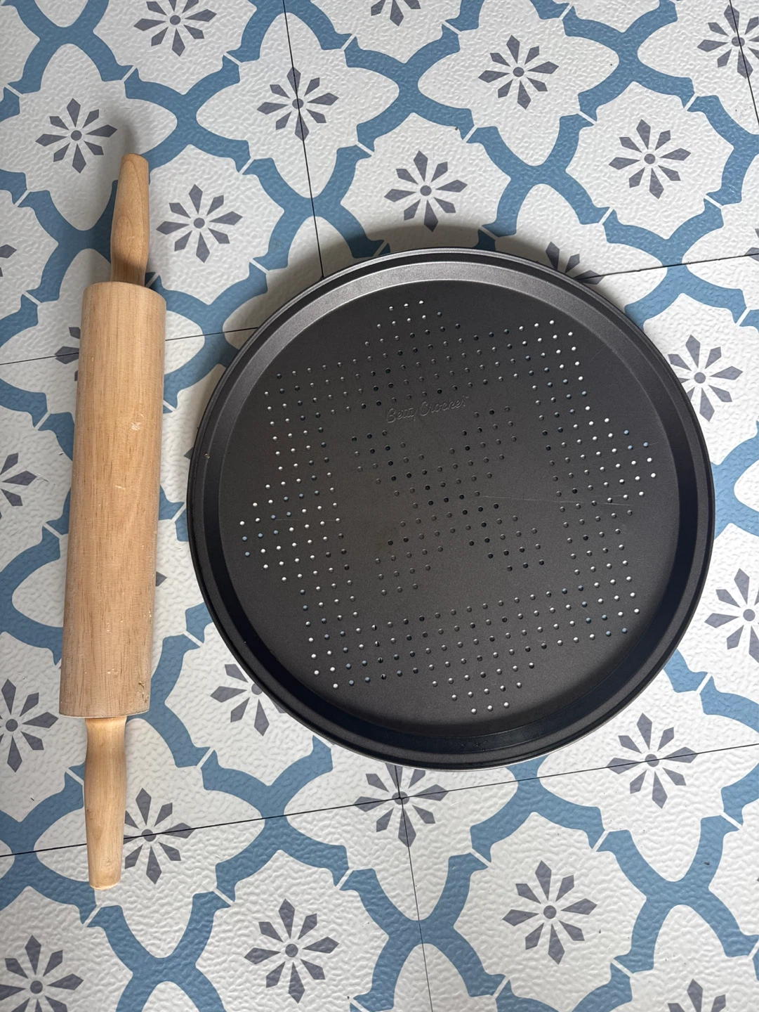 Betty Crocker Pizza Pan and Rolling Pin