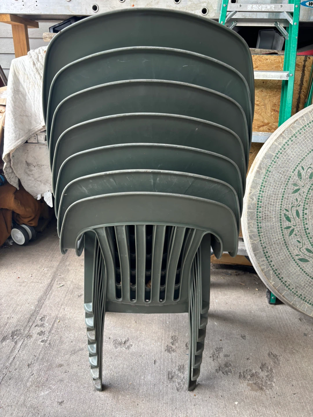 Stackable Plastic Patio Chairs (Set of 7) free table top - photo 5