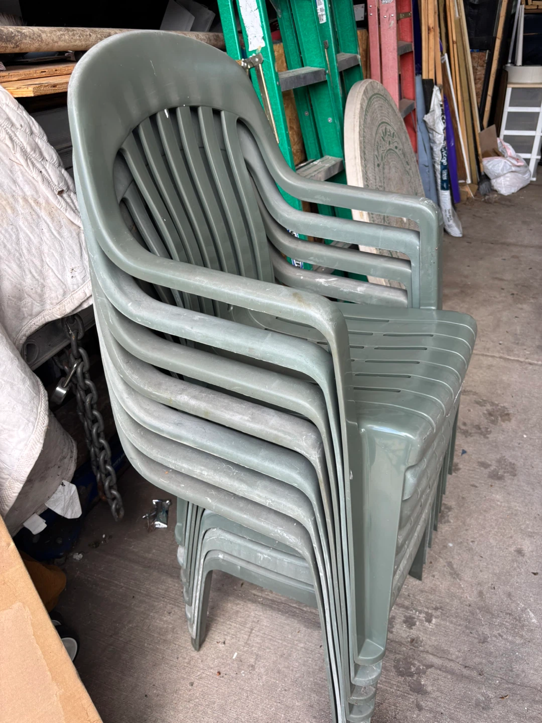 Stackable Plastic Patio Chairs (Set of 7) free table top - photo 3