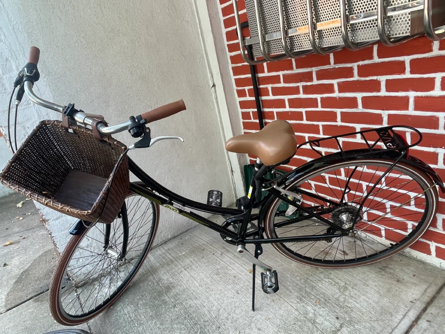 Women's Cruiser Bike with Basket - photo 4