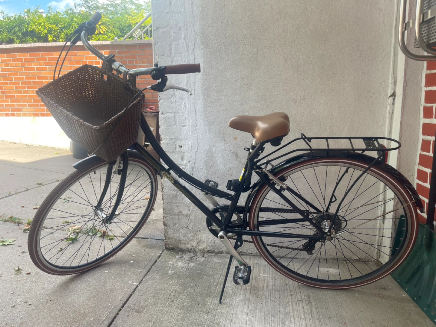 Women's Cruiser Bike with Basket