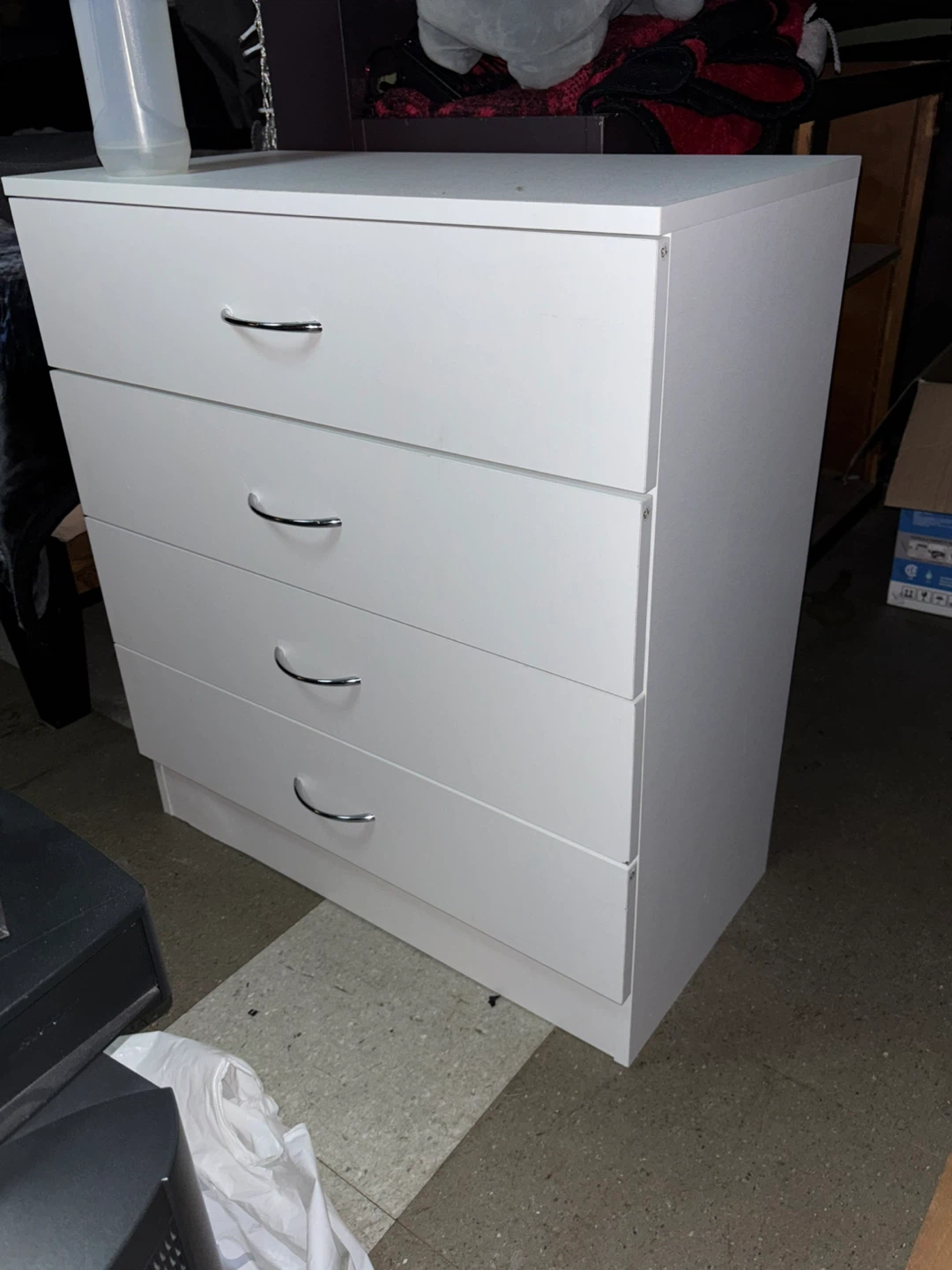 White sleek 4-Drawer Dresser - photo 5