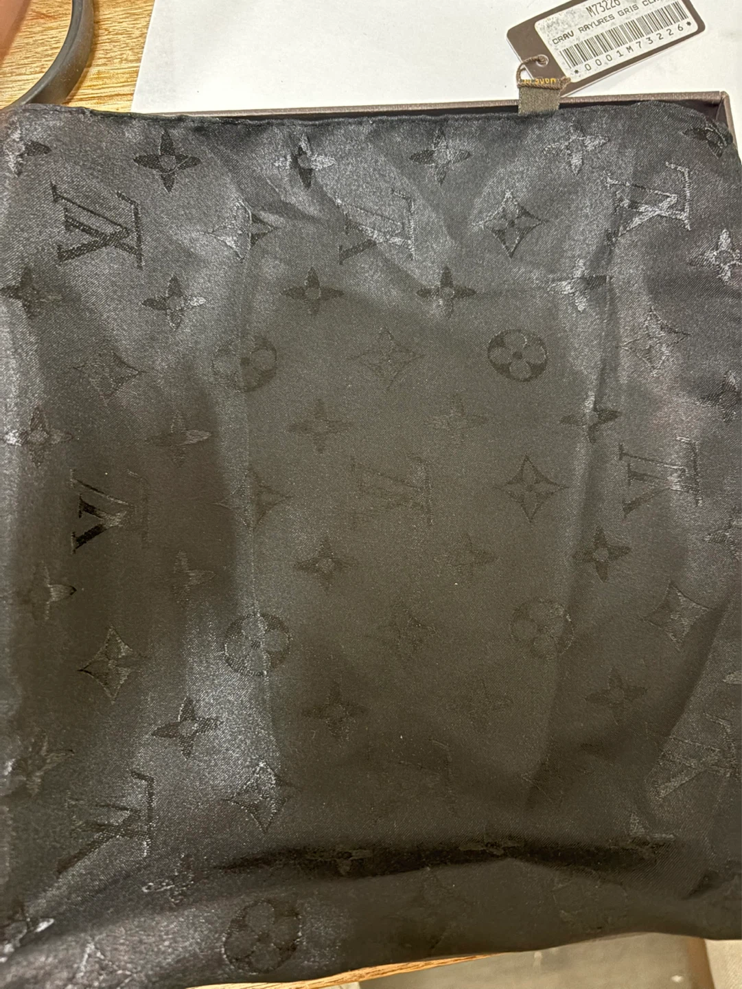 Louis Vuitton Grey Scarf - photo 4