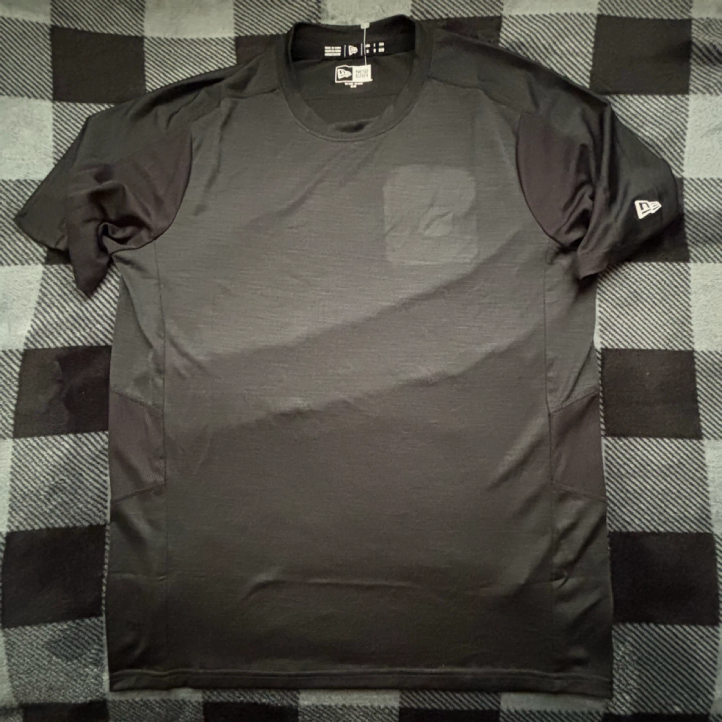 New Era - Black Short Sleeve Tee - *Size Men Medium* - photo 2