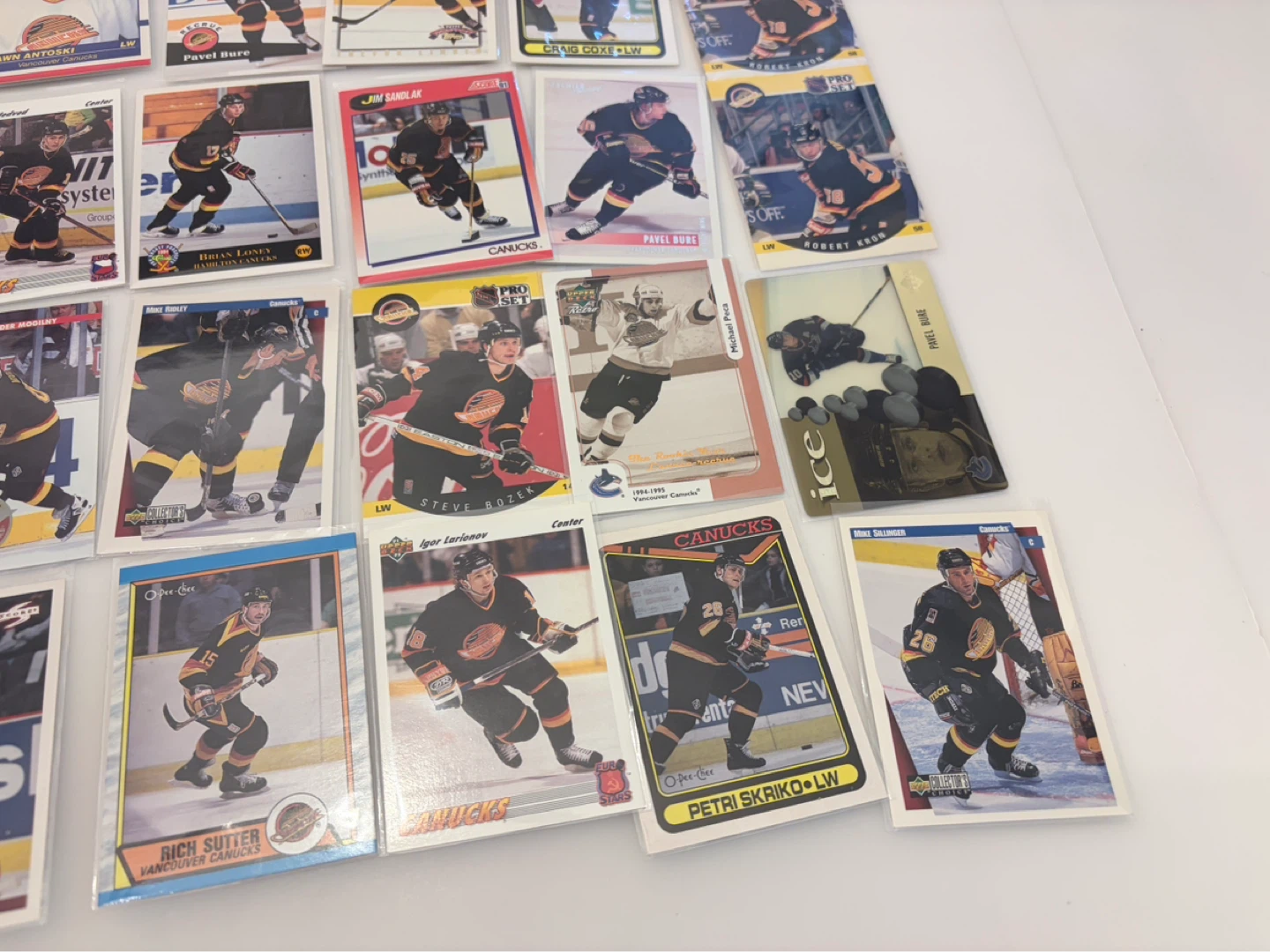 Vintage old 90’s Canucks 30 card lot Bure, Linden - photo 3