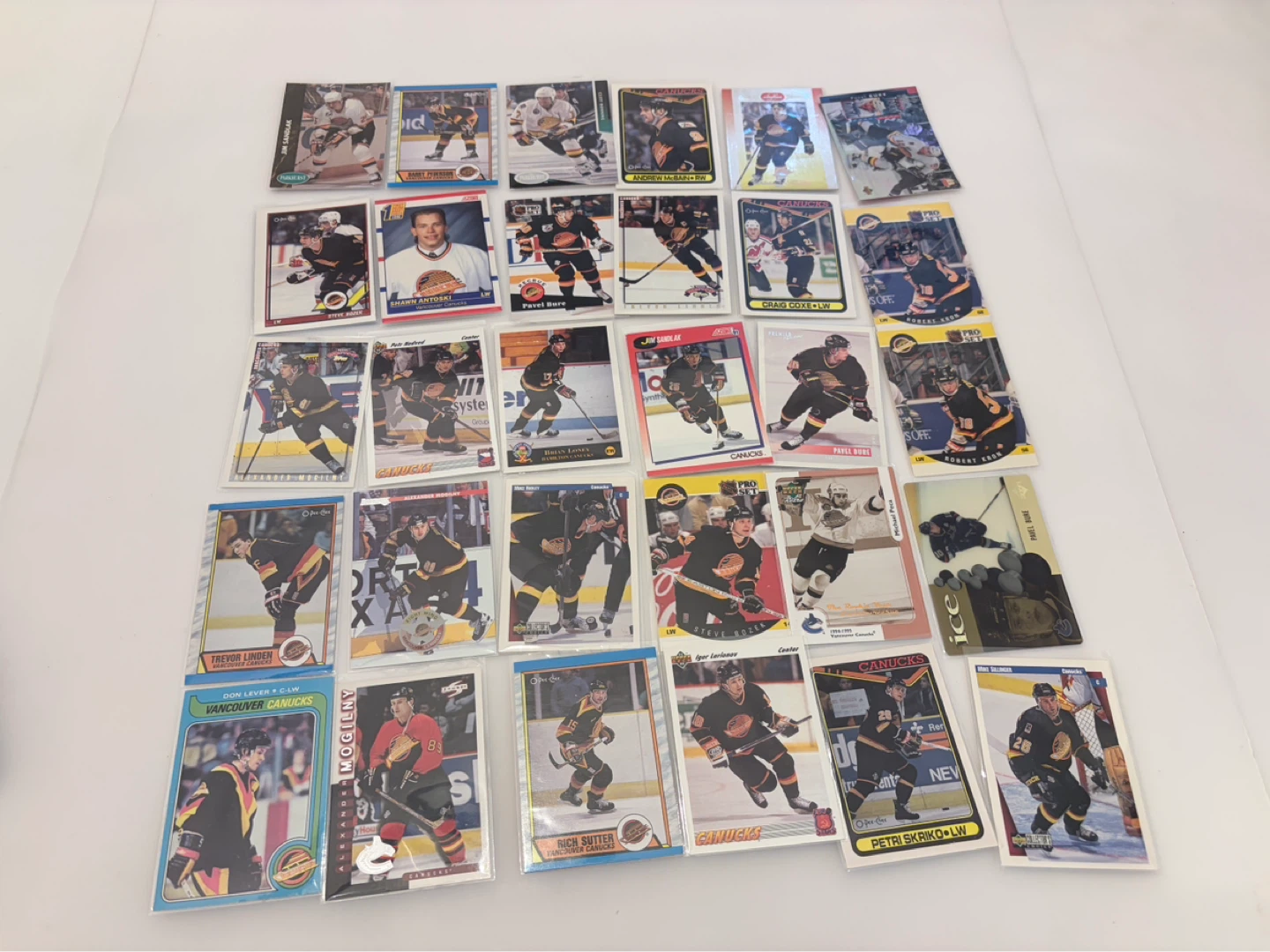 Vintage old 90’s Canucks 30 card lot Bure, Linden