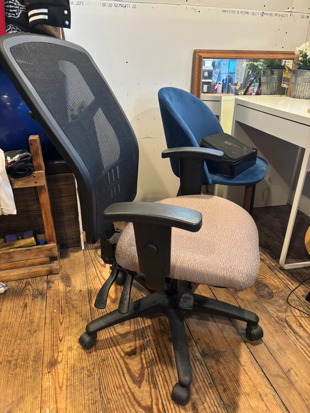Ergonomic Mesh Back Office Chair - photo 2
