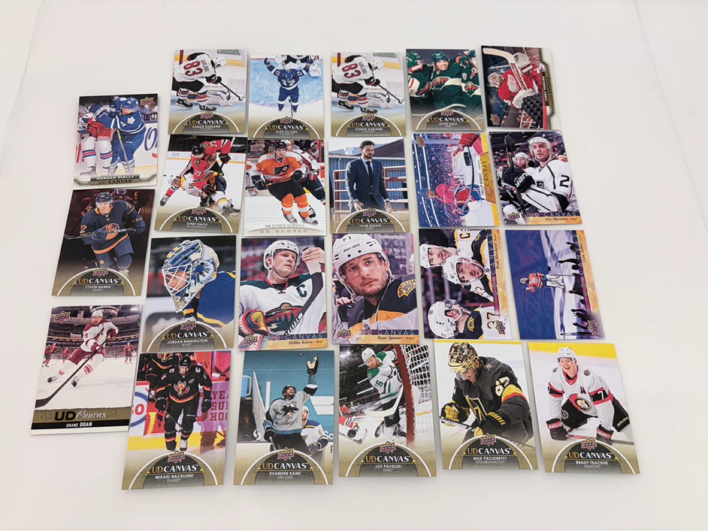 23 Canvas Upper Deck Hockey Card Lot
