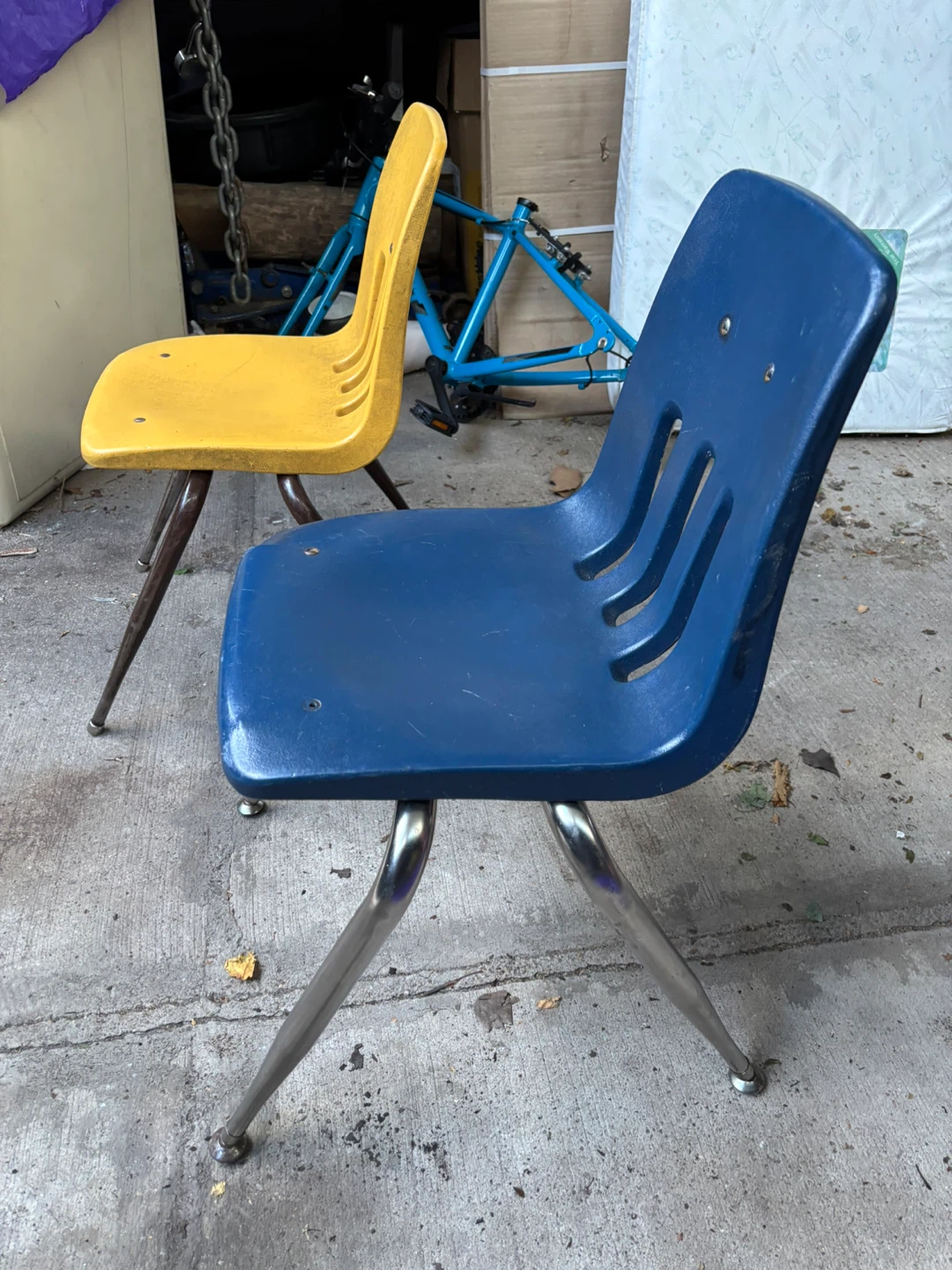 Set of 2 Stackable Plastic Chairs (Blue & Yellow) - photo 2