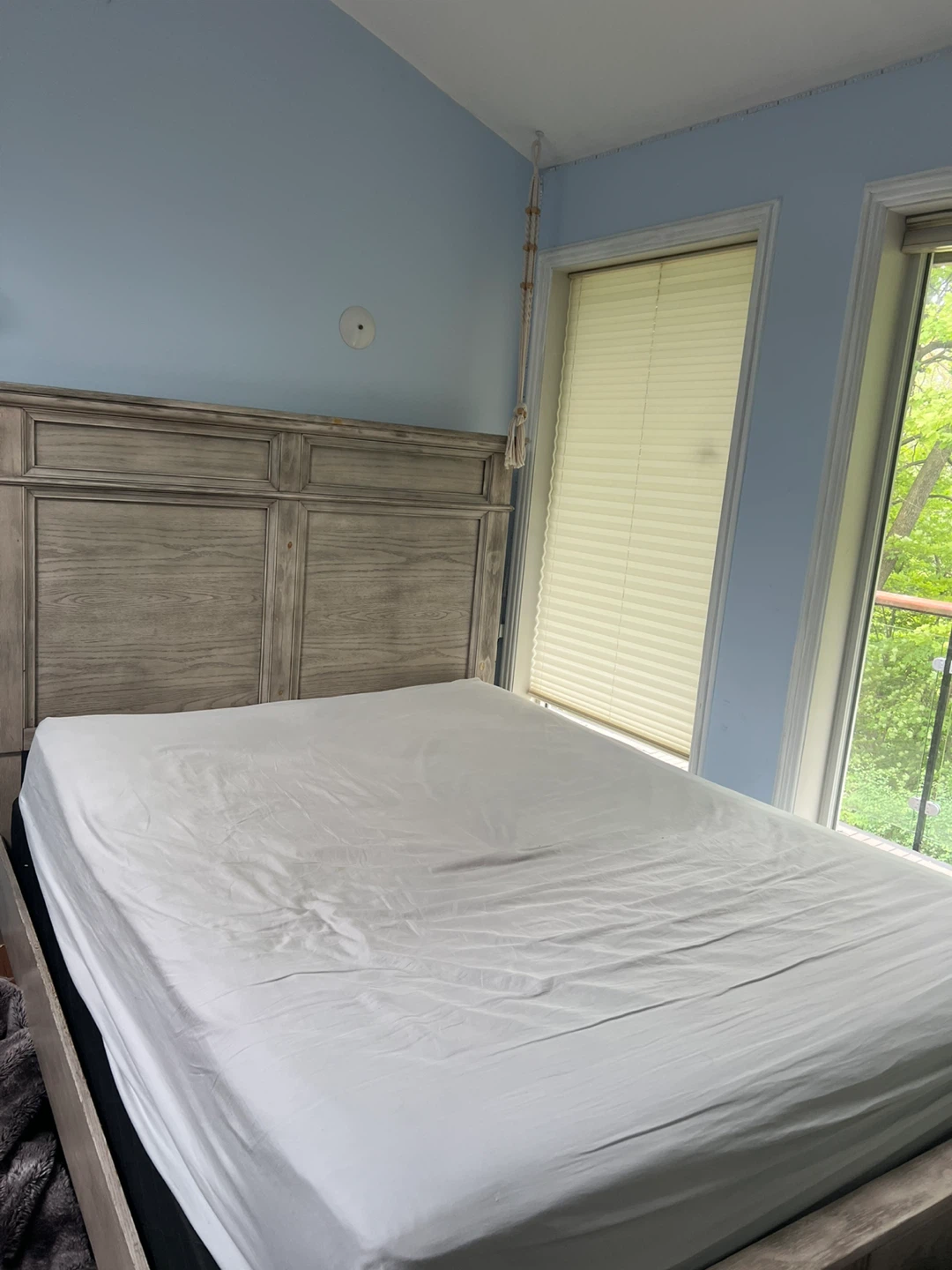 Queen bed frame - photo 4