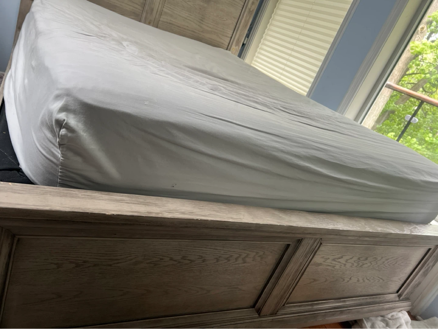 Queen bed frame - photo 3