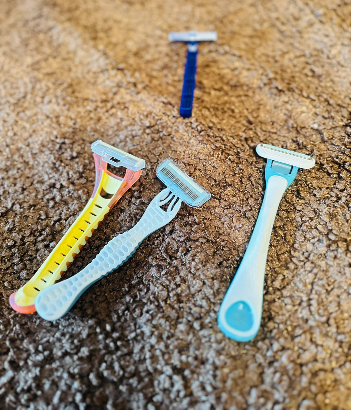 Gillette Venus and other razors (4 count) - photo 4