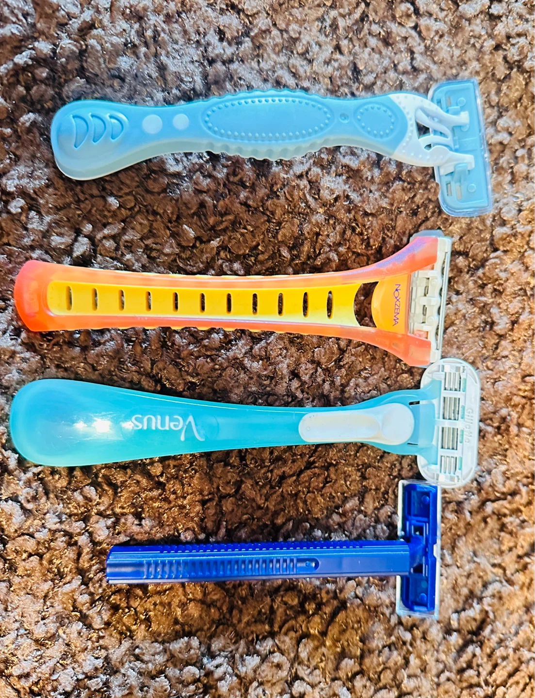 Gillette Venus and other razors (4 count)