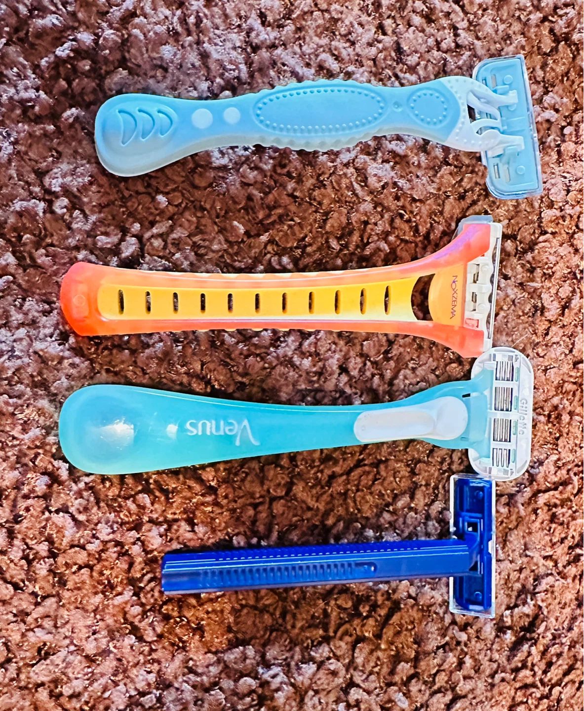Gillette Venus and other razors (4 count) - photo 2