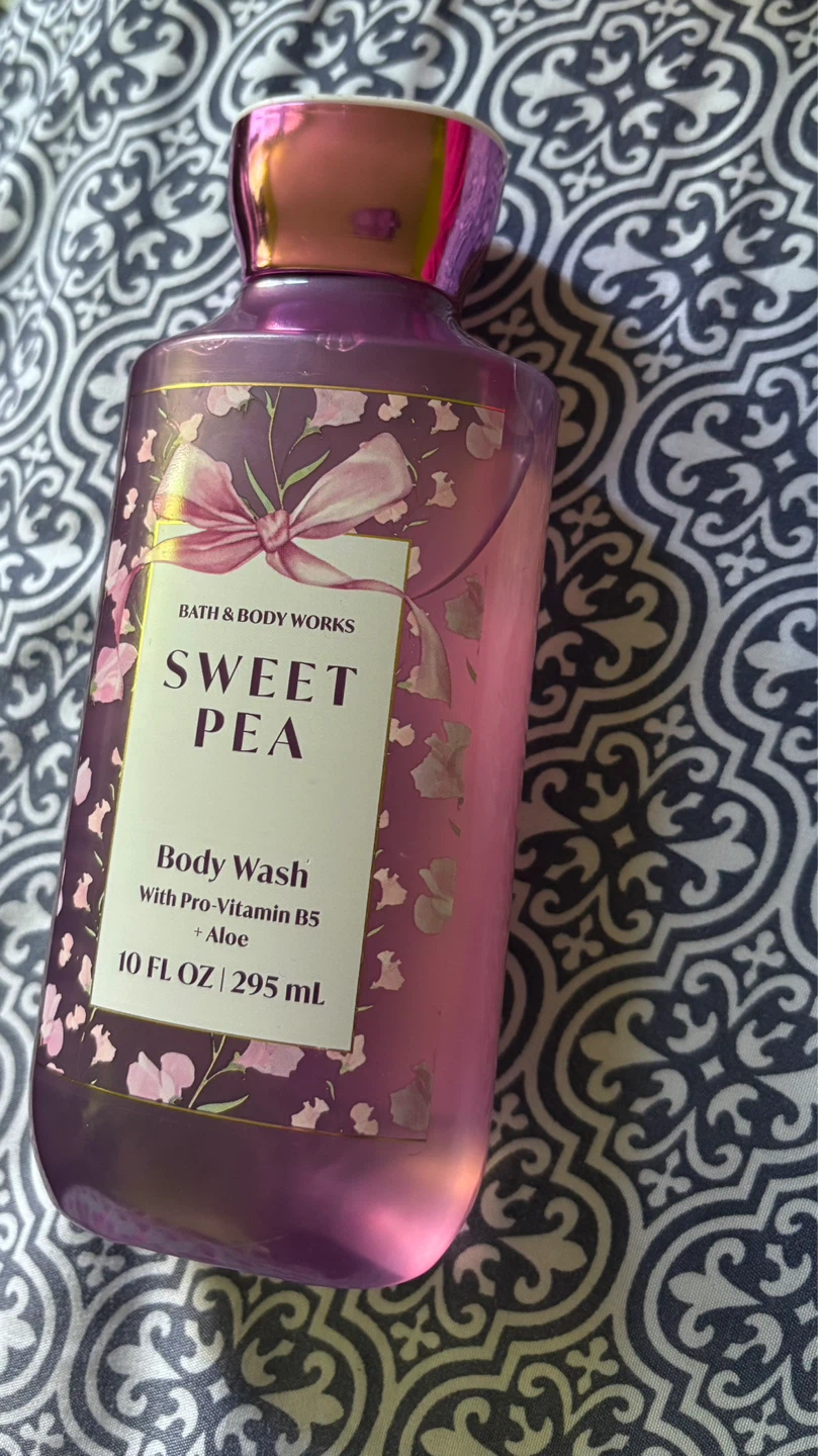 ⚽️Bath & Body Works Sweet Pea Body Wash 10 FL OZ