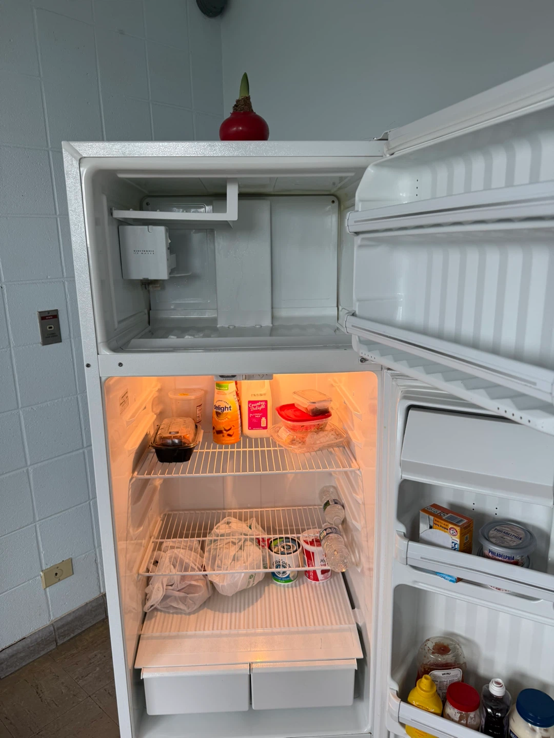 White GE Refrigerator - photo 4