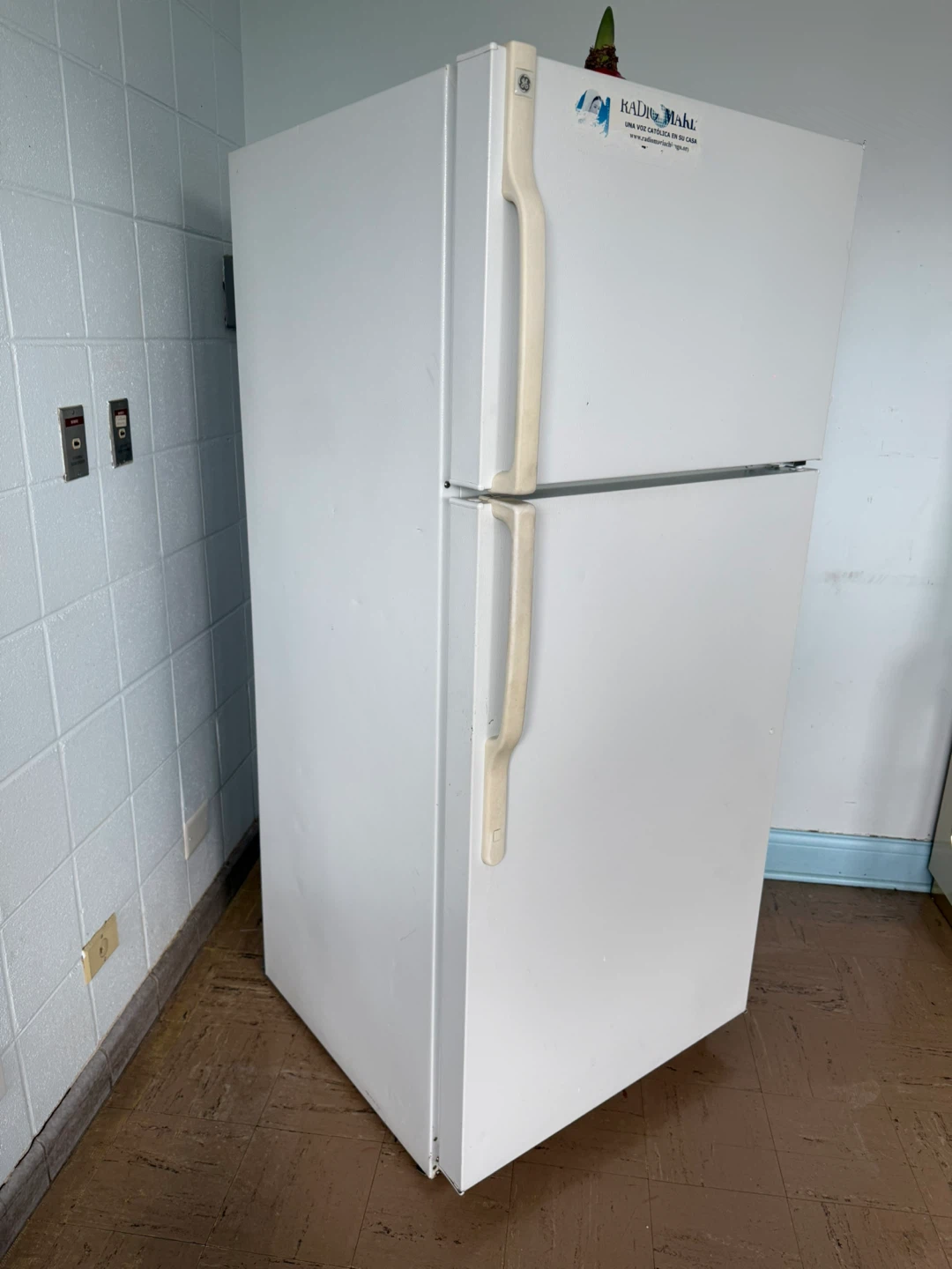 White GE Refrigerator - photo 2