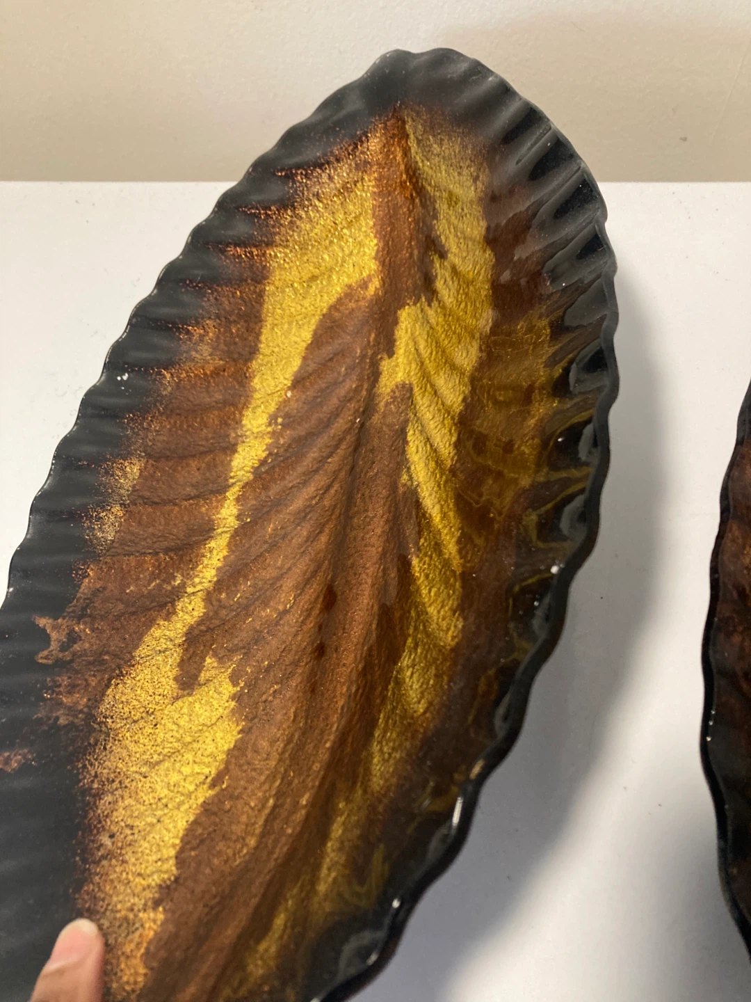 Leaf-shaped serving dishes (set of 2)