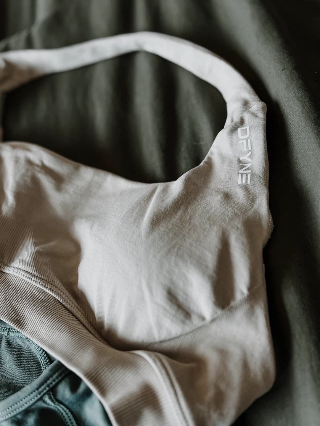 DFYNE Sports Bra - Light Beige - photo 3