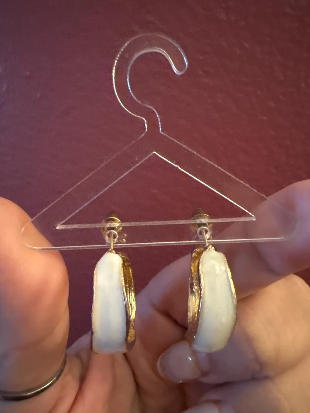 ⚽️ Gold tone hoop earrings with white enamel inlay