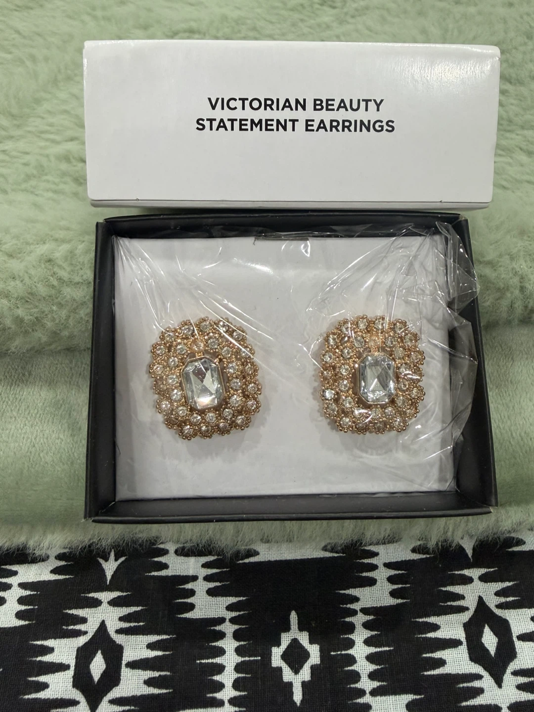 Victorian Beauty Statement Earrings ⚽