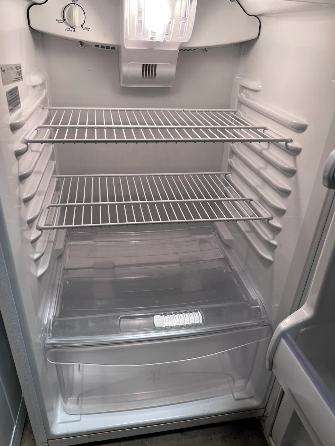 White Whirlpool Refrigerator and Hotpoint Stove - photo 4