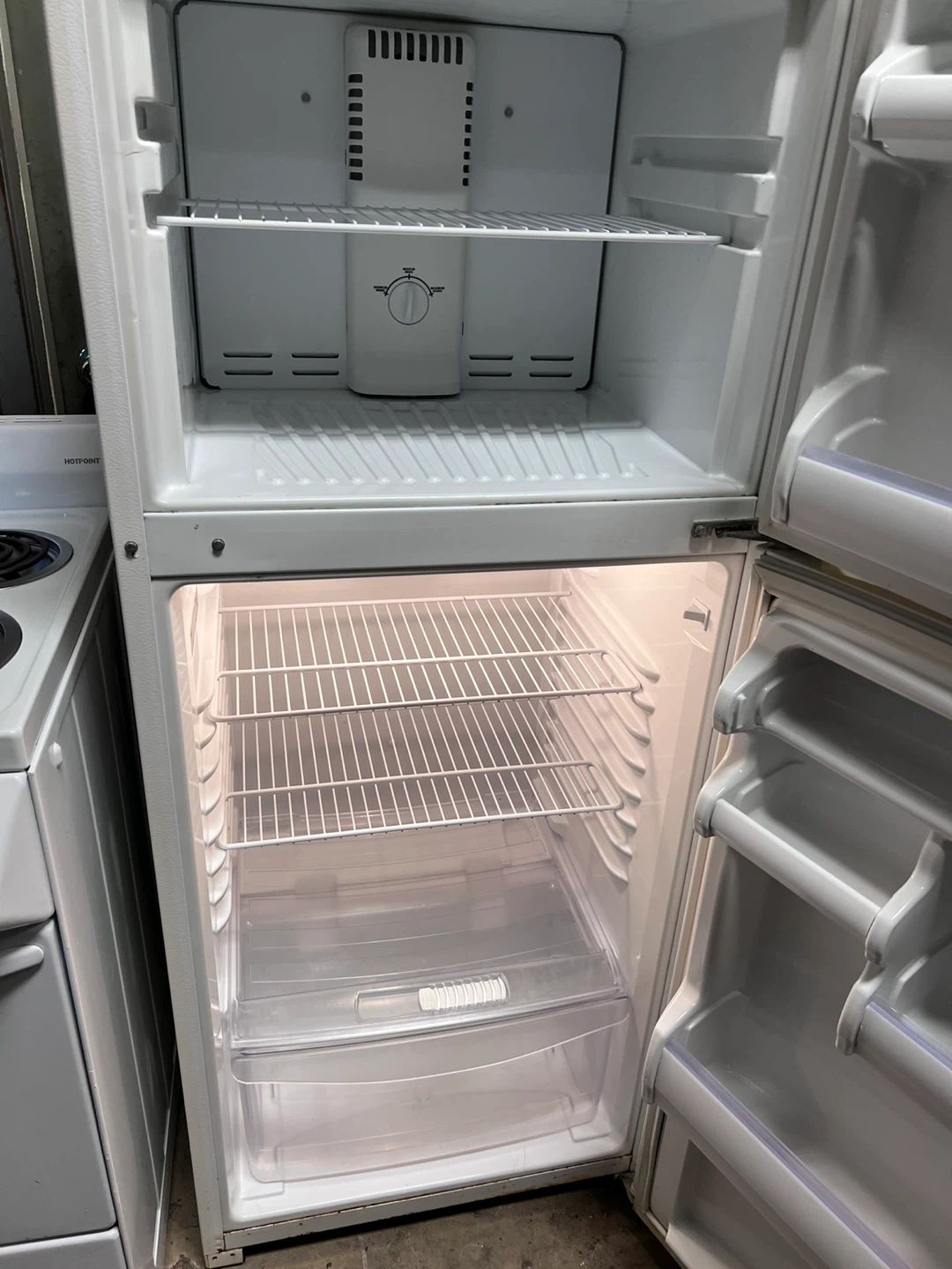 White Whirlpool Refrigerator and Hotpoint Stove - photo 5