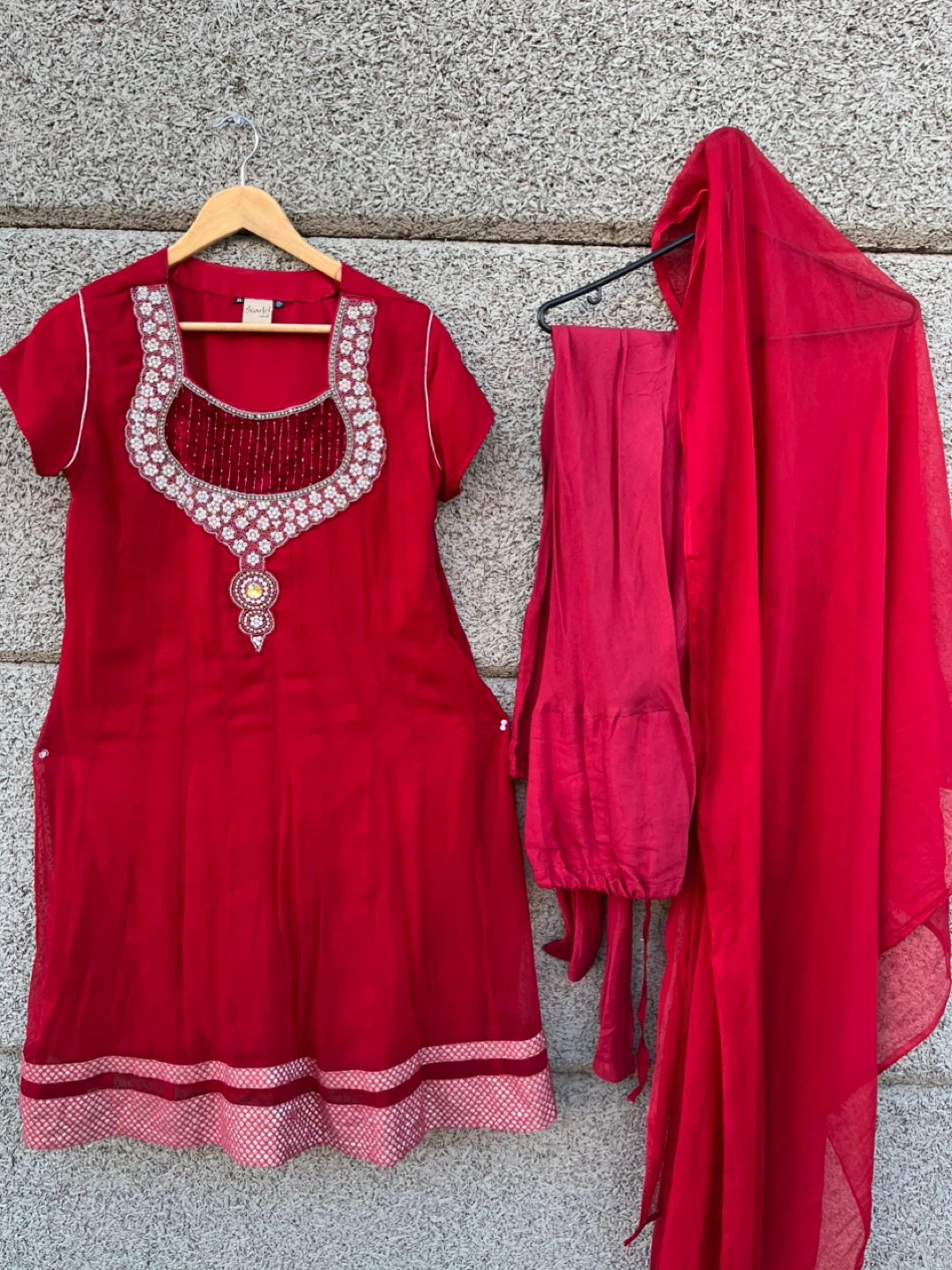 Scarlet Kurti, Pants, and Dupatta Set - Red - photo 4