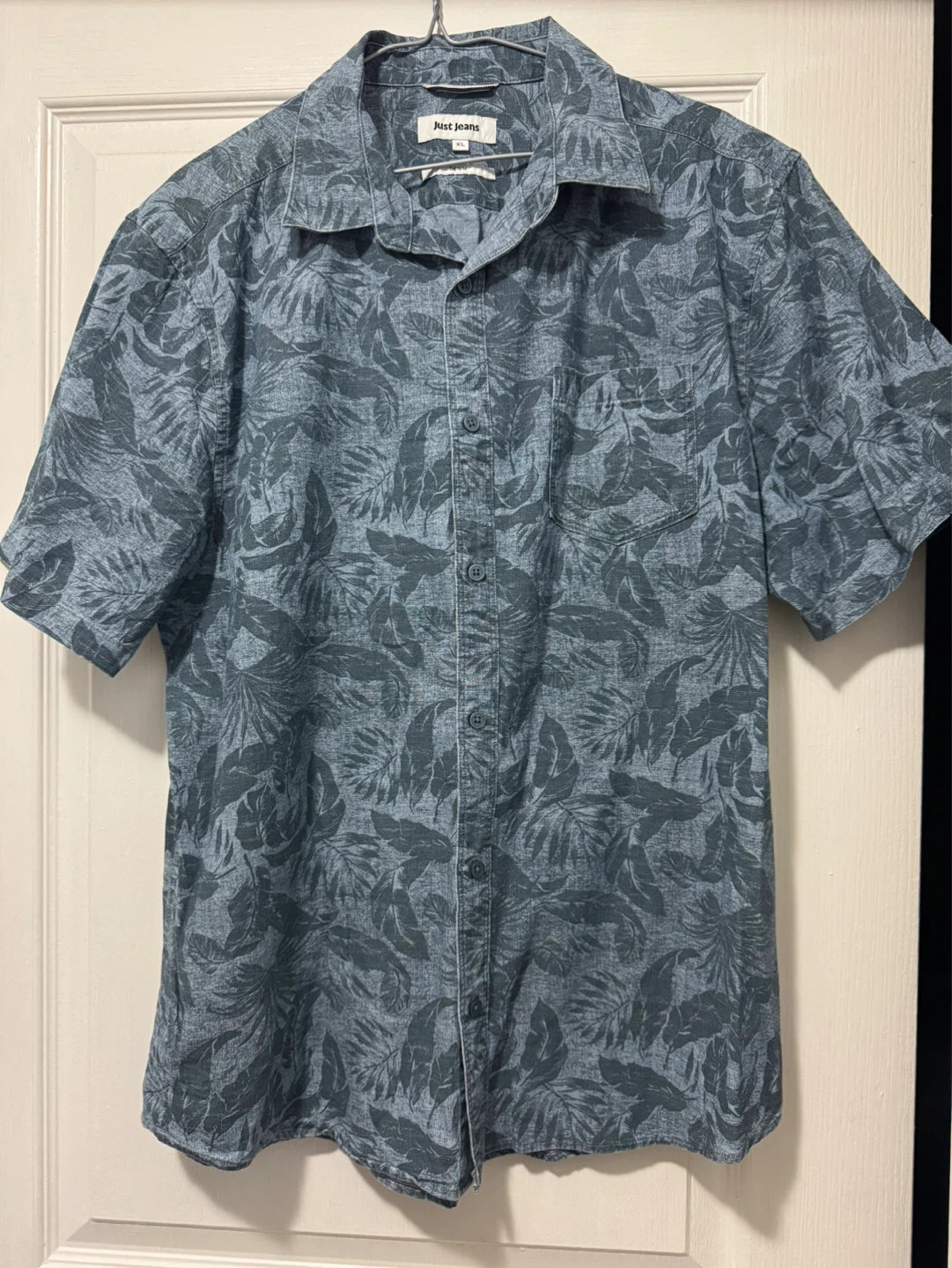 Bundle of 4 Men's Short Sleeve Button-Up Shirts $10each - photo 4