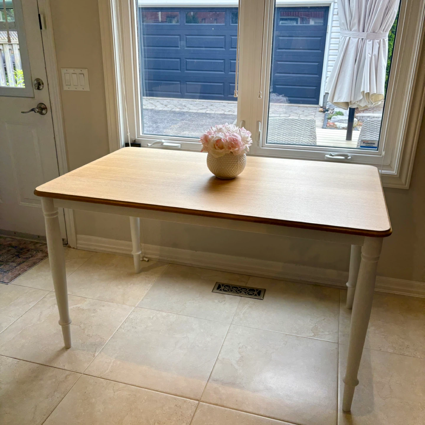 Dining/ Kitchen Table – White & Wood – Seats 4 – Great Condition
