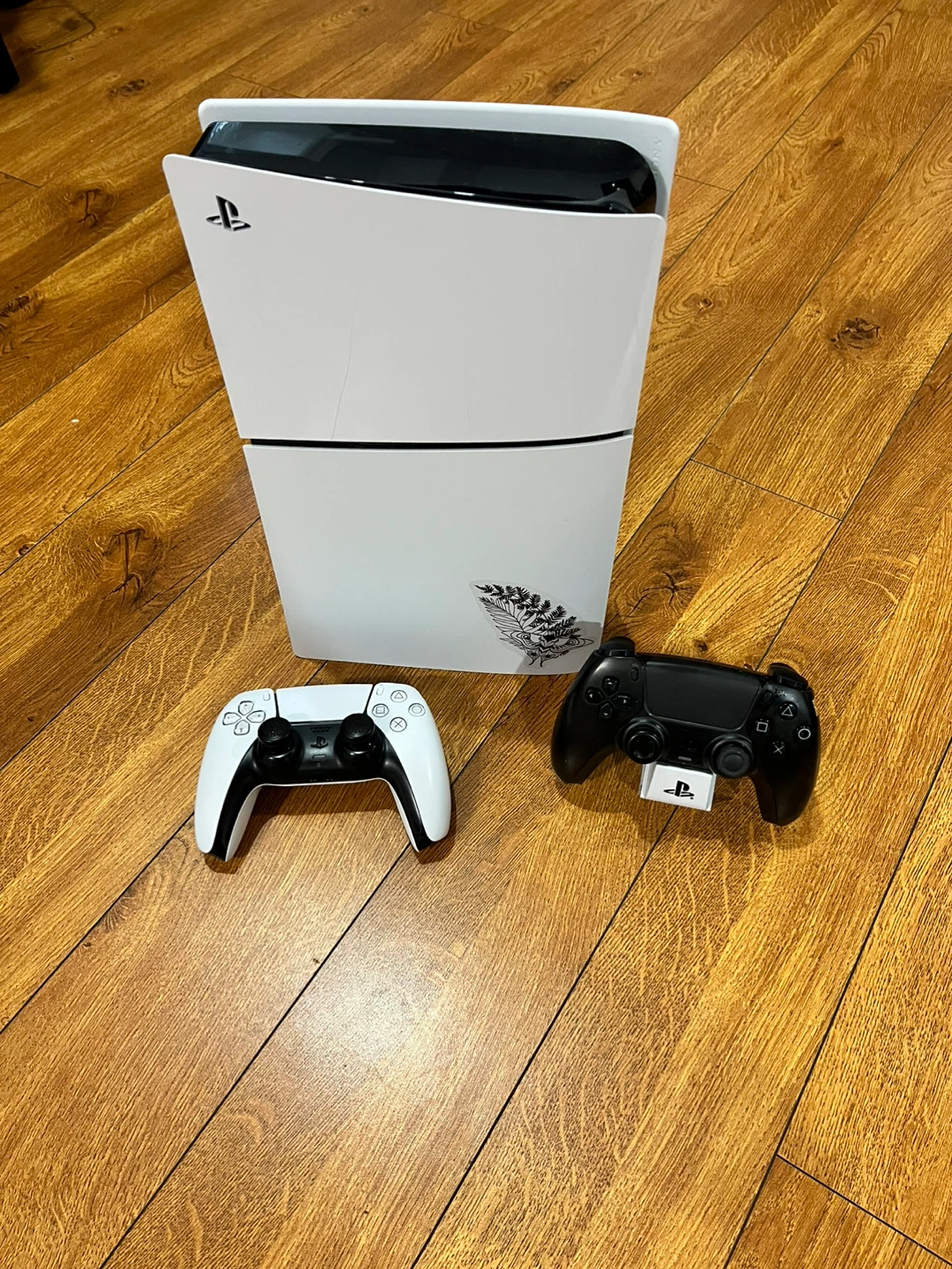 PS5 Disc Edition 1TB Bundle – 2 Controllers + 3 Games - photo 2