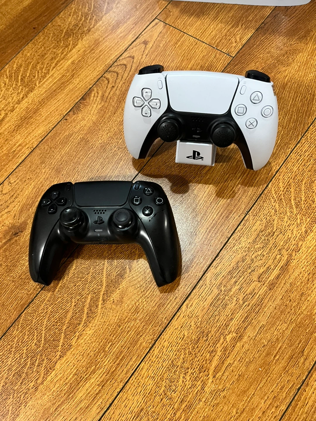 PS5 Disc Edition 1TB Bundle – 2 Controllers + 3 Games - photo 4