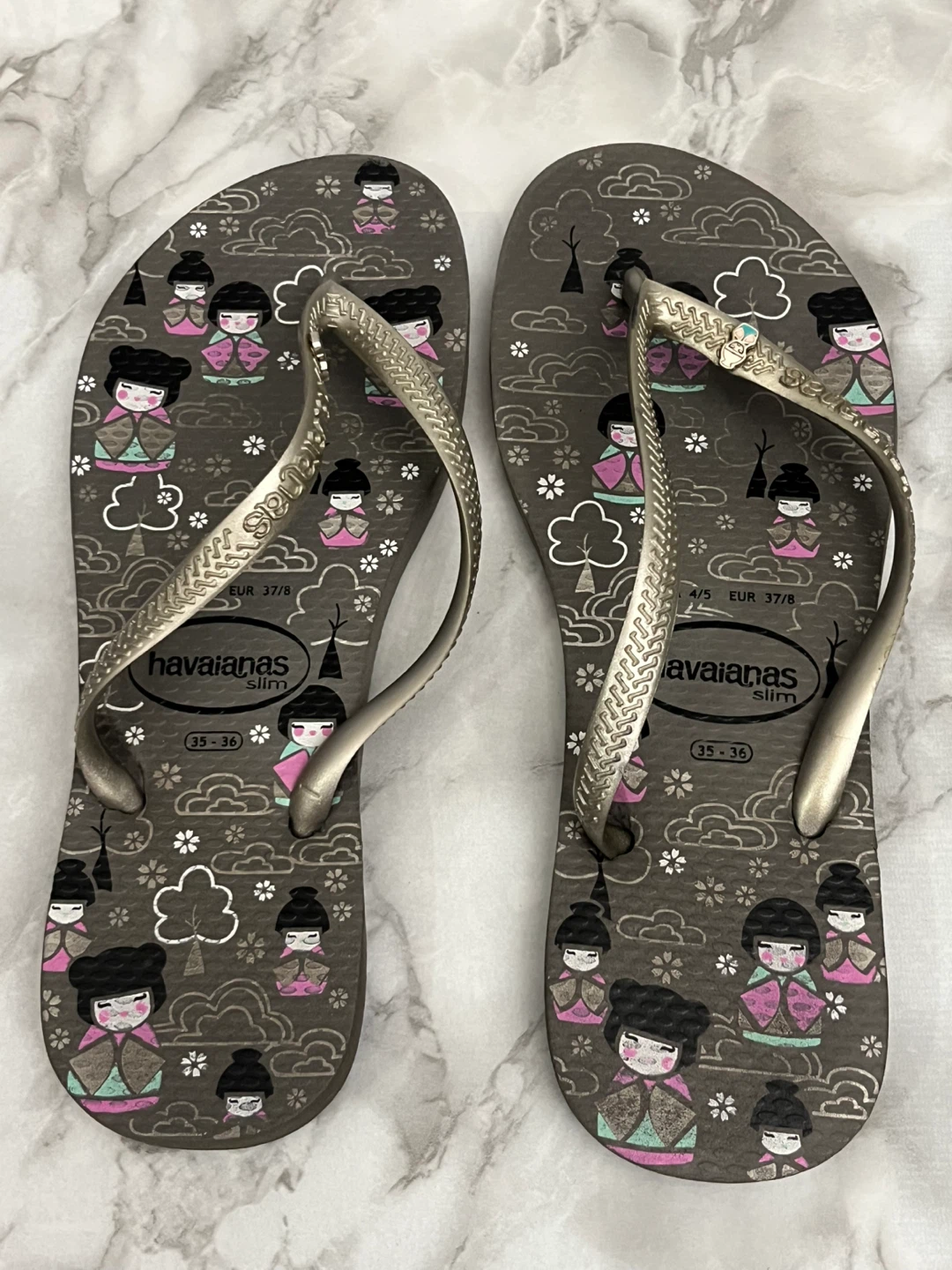 Havaianas Slim Flip Flops Grey Kokeshi Doll Print EUR 37/8 - photo 2