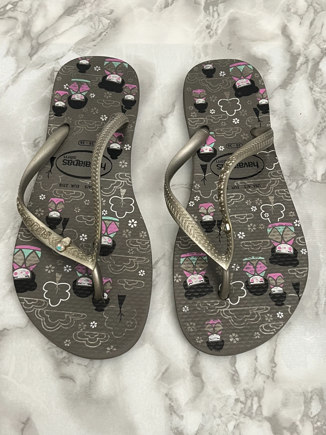 Havaianas Slim Flip Flops Grey Kokeshi Doll Print EUR 37/8 - photo 3
