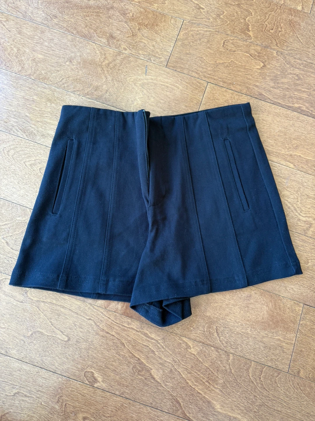 (NEW) Zara Black High-Waisted Shorts